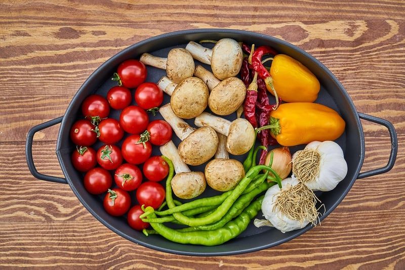 Staub vs Le Creuset : quel choix faire pour une cuisine parfaite en 2026 ?