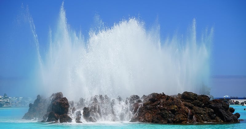 Habillage bois piscine tubulaire : la solution esthétique qui change tout