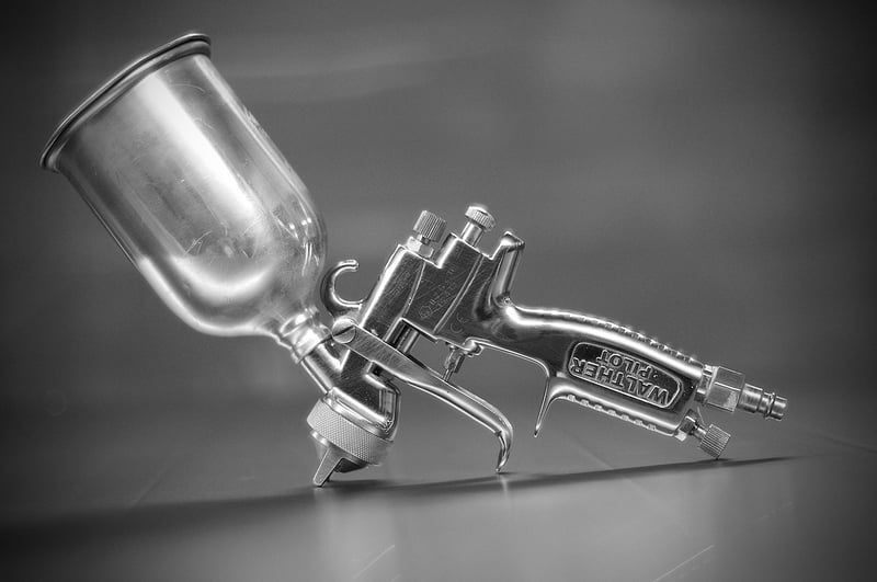 Astuces 2026 pour peindre un plafond au pistolet sans effort et avec style