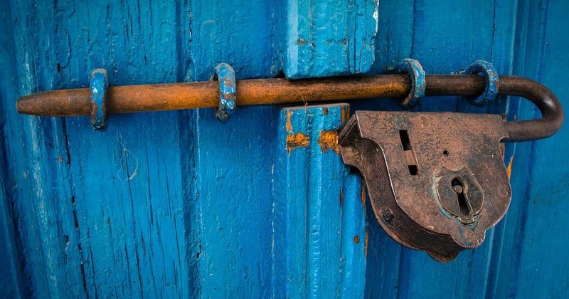 Fermer un escalier pour garder la chaleur : la solution qui change tout